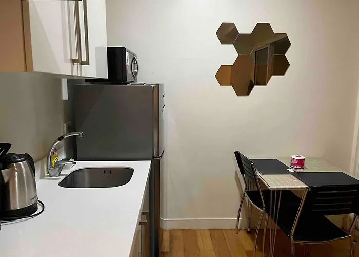 Apartment Cool 1br Acqua Livingstone Netflix Pool And Gym Manila