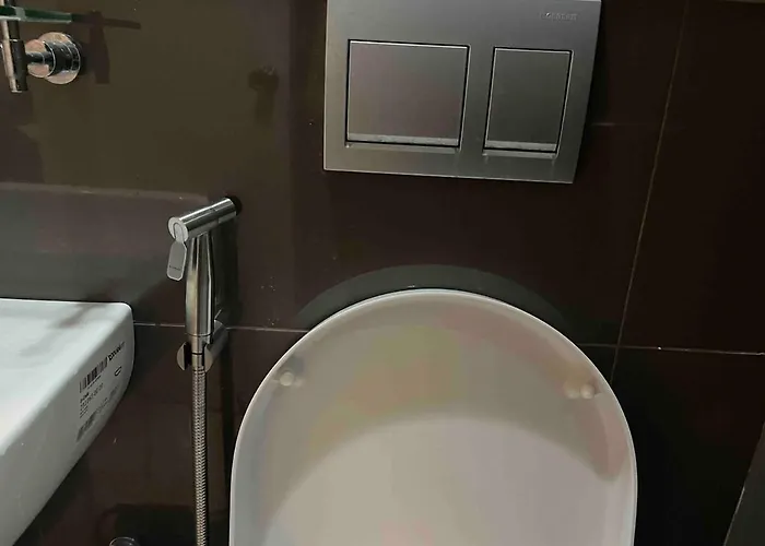 Cool 1br Acqua Livingstone Netflix Pool And Gym Manila