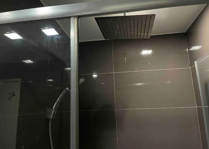 Cool 1br Acqua Livingstone Netflix Pool And Gym