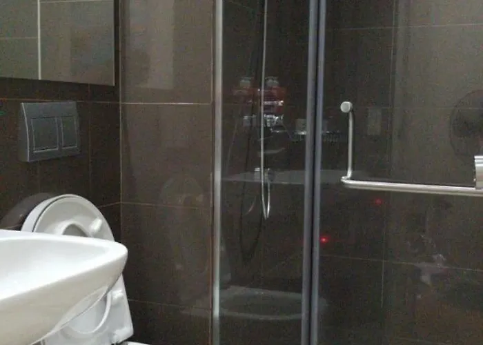 Cool 1br Acqua Livingstone Netflix Pool And Gym Apartment *