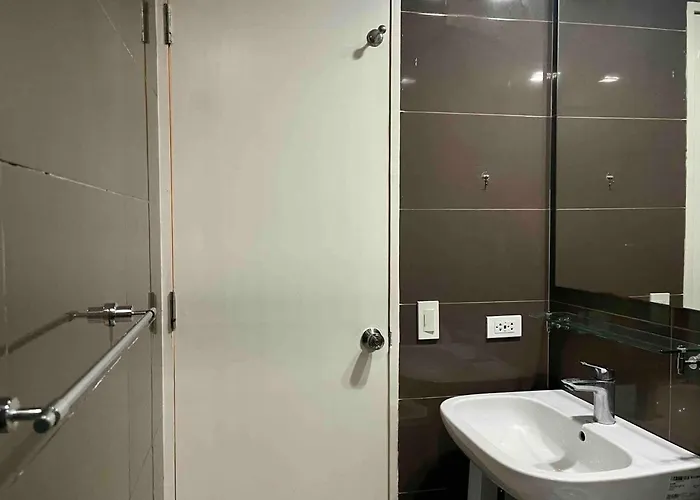 Cool 1br Acqua Livingstone Netflix Pool And Gym *