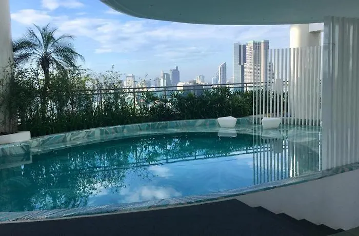 Cool 1br Acqua Livingstone Netflix Pool And Gym * Manila