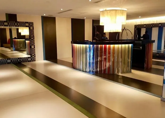 Cool 1br Acqua Livingstone Netflix Pool And Gym Manila